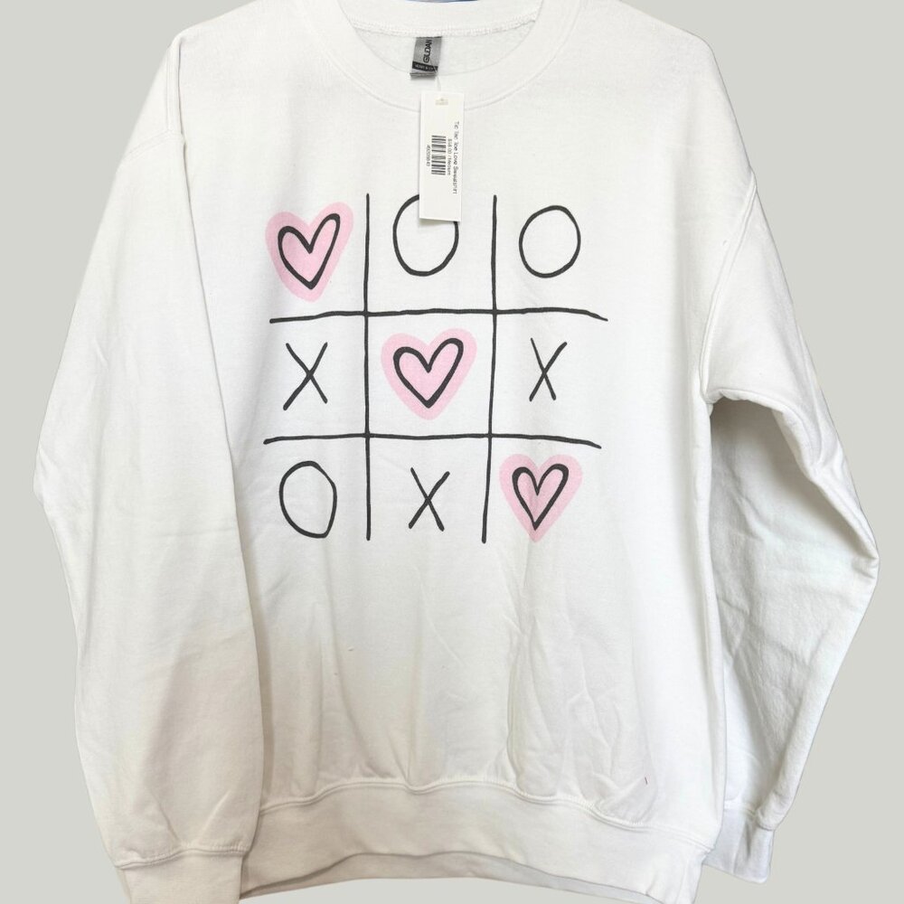 NWT Gildan Tic-Tac-Toe Graphic Sweatshirt